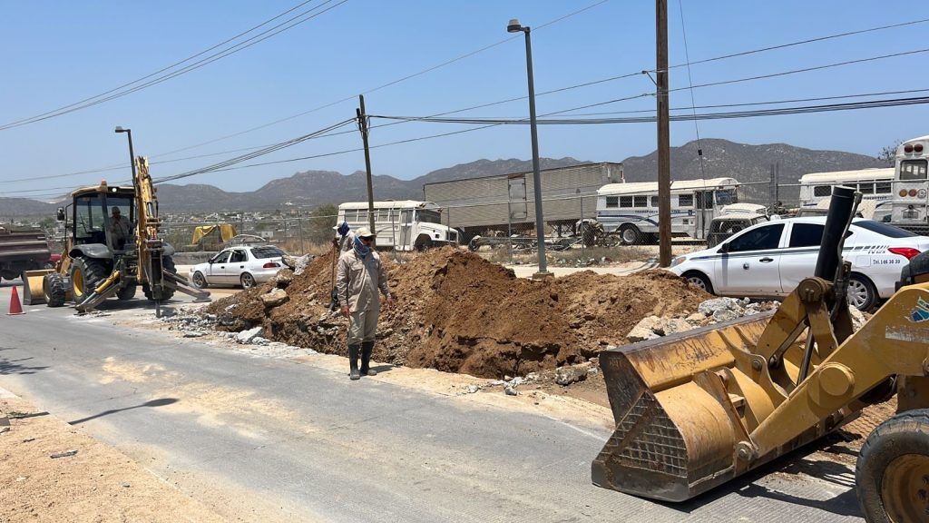 Repara OOMSAPAS Los Cabos fuga sobre Avenida a La Candelaria