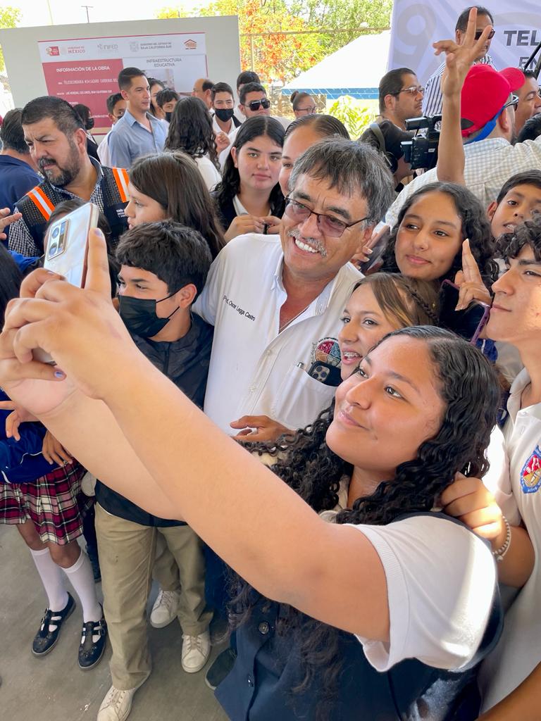 Alcalde Oscar Leggs y Gobernador trabajan para mejorar la infraestructura en escuelas de Los Cabos