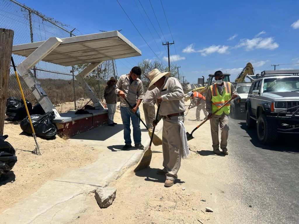 Refuerza Servicios Públicos acciones de limpieza en paraderos del transporte público