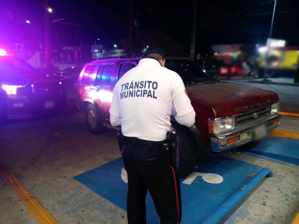 En Los Cabos se sanciona a las personas que no respetan el uso exclusivo de estacionamientos color azul
