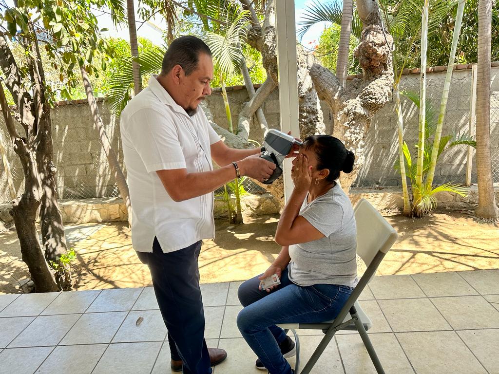 Con campañas visuales, DIF Los Cabos y La Vista Servicios Ópticos continúan atendiendo a la ciudadanía