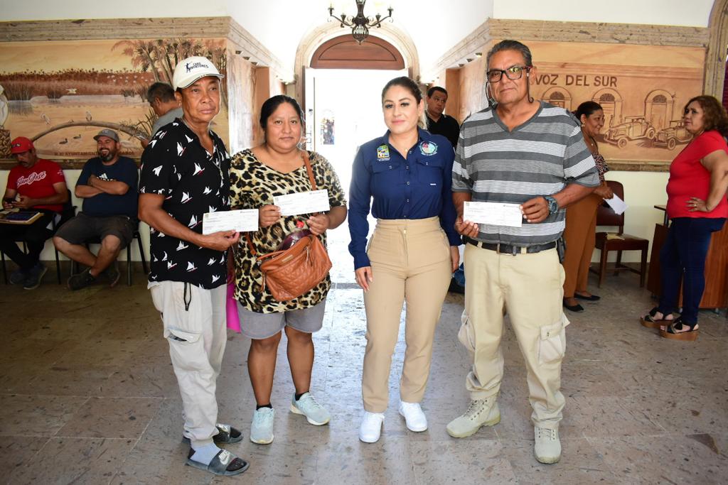 Entregan más apoyos económicos en SJC