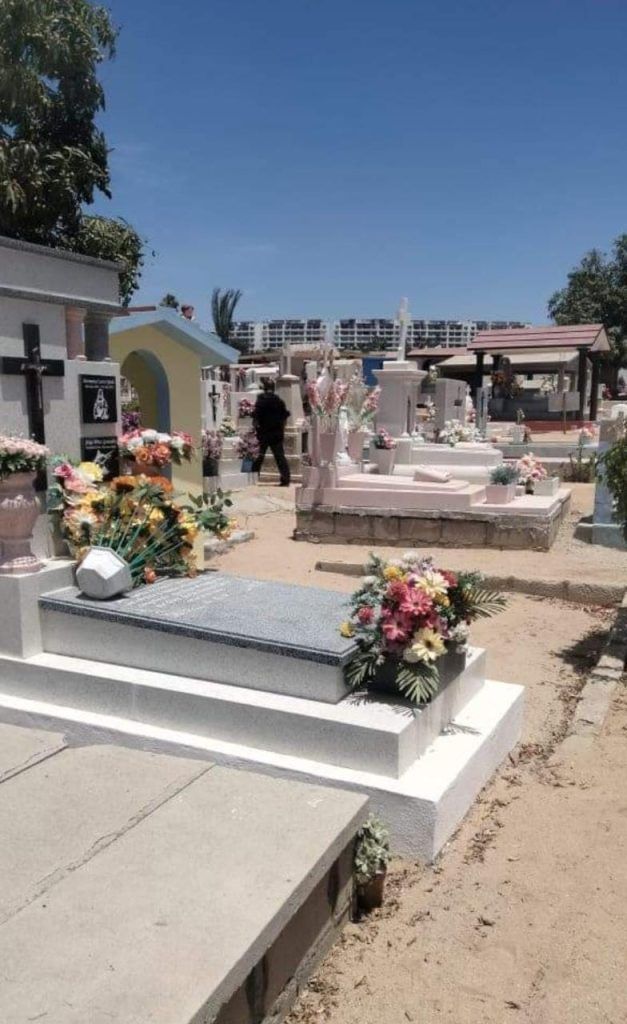 Permanecerán operativos de vigilancia en panteones de Los Cabos