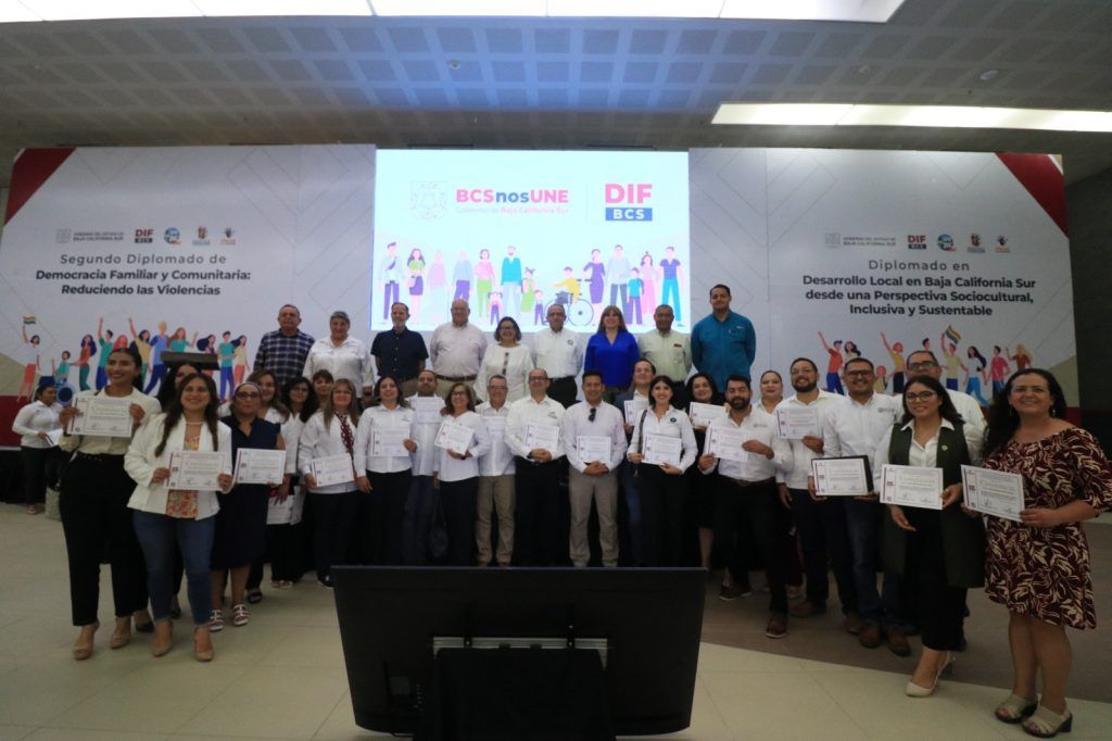 32 servidores públicos concluyen diplomado en gestión de desarrollo local y comunitario