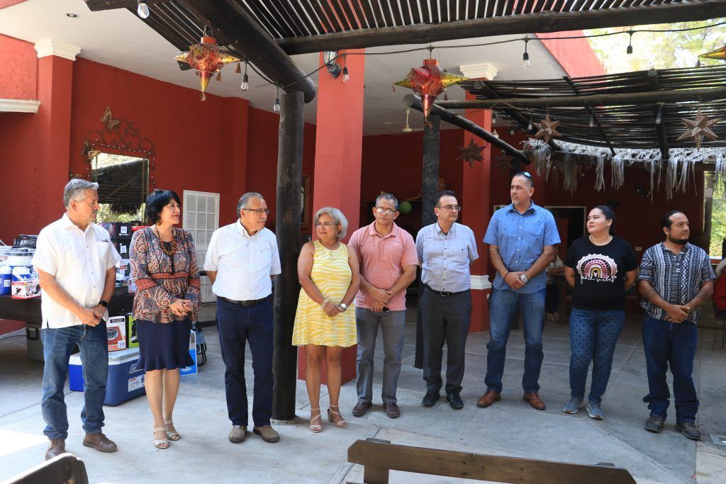 Festeja UABCS a sus trabajadores administrativos en su día