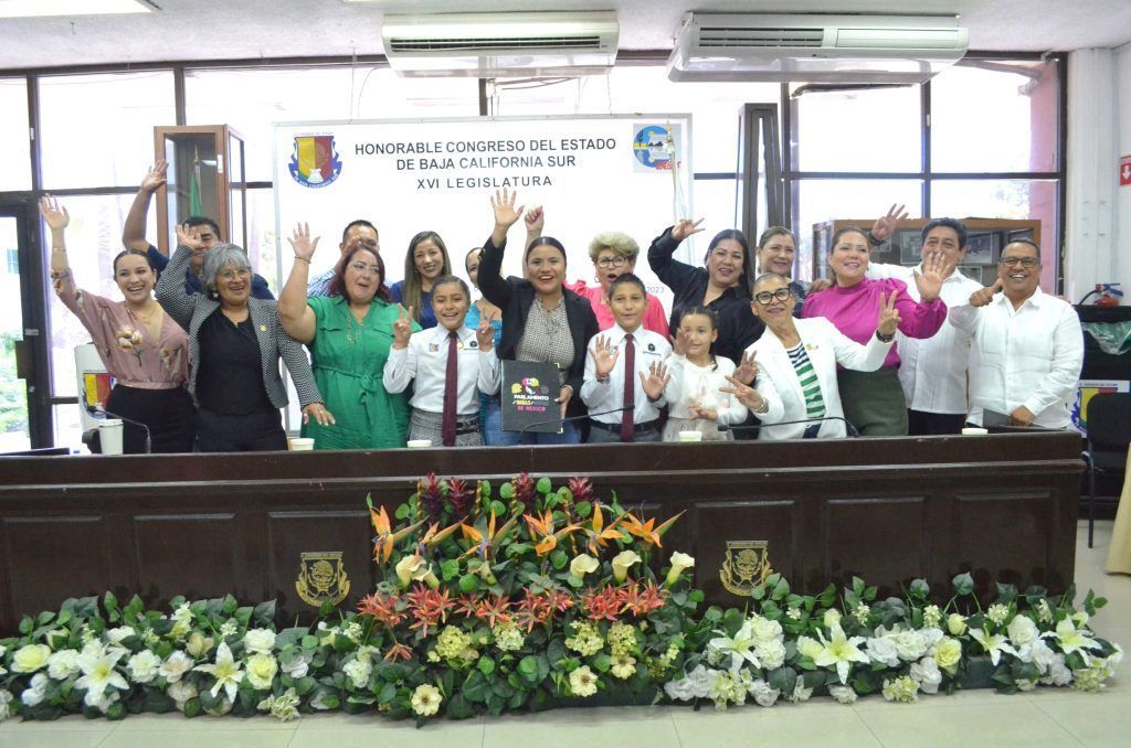 Parlamentarios infantiles del XII Parlamento Infantil de las Niñas y los Niños de México presentan informe de trabajo