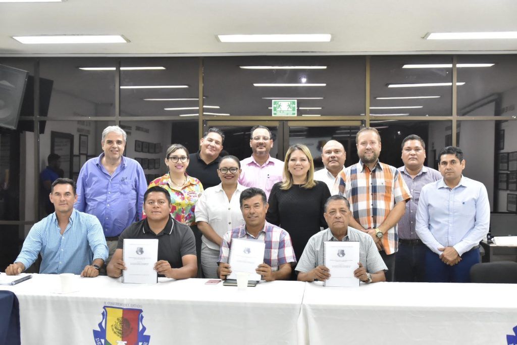 Entrega diputada Marbella González borrador de la Ley de Instituciones y Procedimientos Electorales de BCS 
