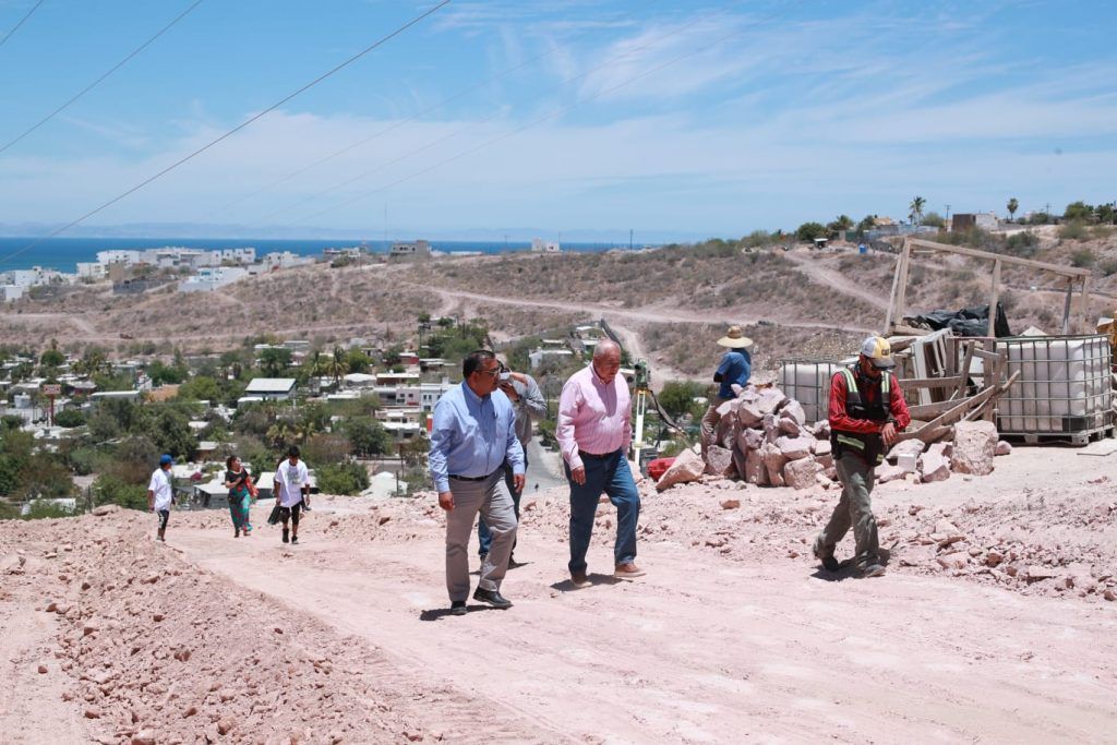 Gobernador supervisa obras de pavimentación en La Paz
