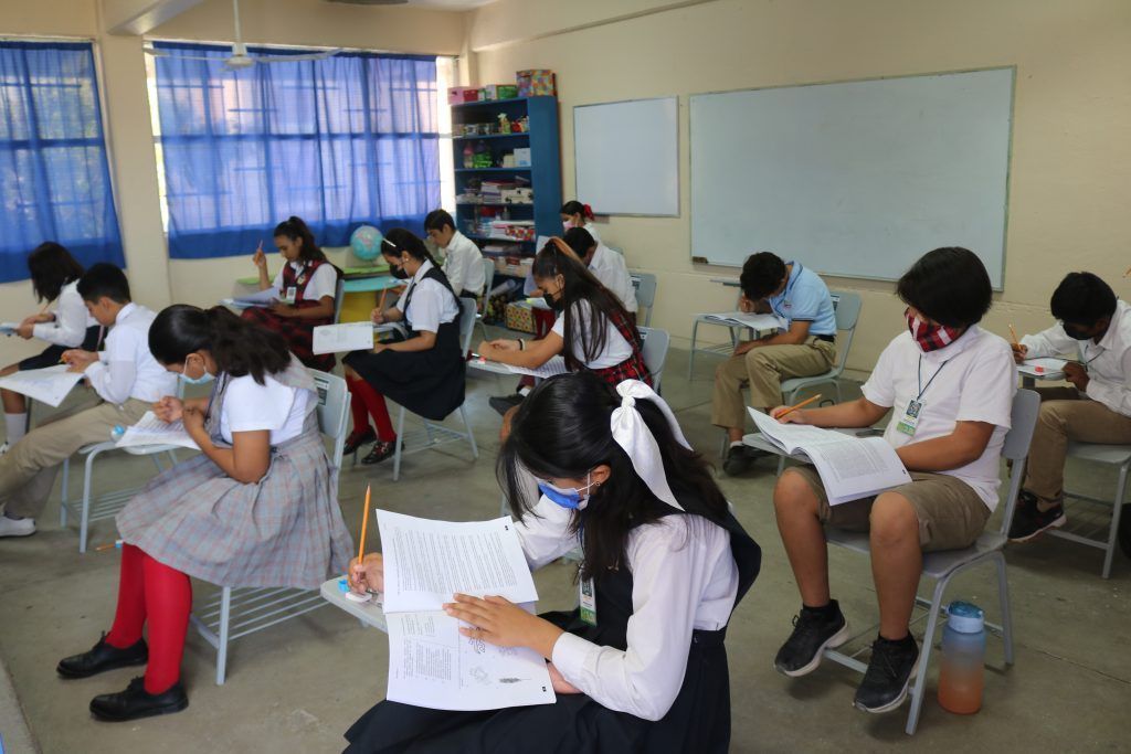 Realizan simultáneamente en 7 sedes final de Olimpiada del Conocimiento de BCS