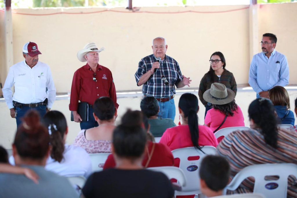 Cumple compromisos gobierno de BCS con sectores agrícola y ganadero de Benito Juárez y Ramaditas