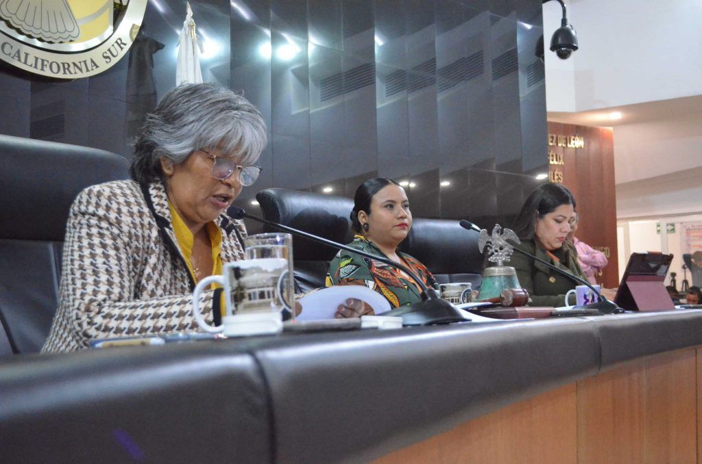 Recibe Congreso iniciativa ciudadana para democratizar a la UABCS