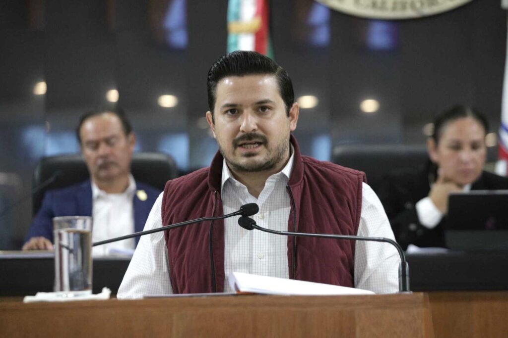 La iniciativa busca sancionar fraudes en la compra-venta de terrenos y la complicidad de servidores públicos con penas severas.