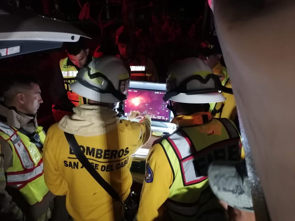 Autoridades y cuerpos de emergencia lograron sofocar el incendio sin reportar víctimas; sin embargo, más de 20 hectáreas de pastizales y palmares fueron consumidas por el fuego