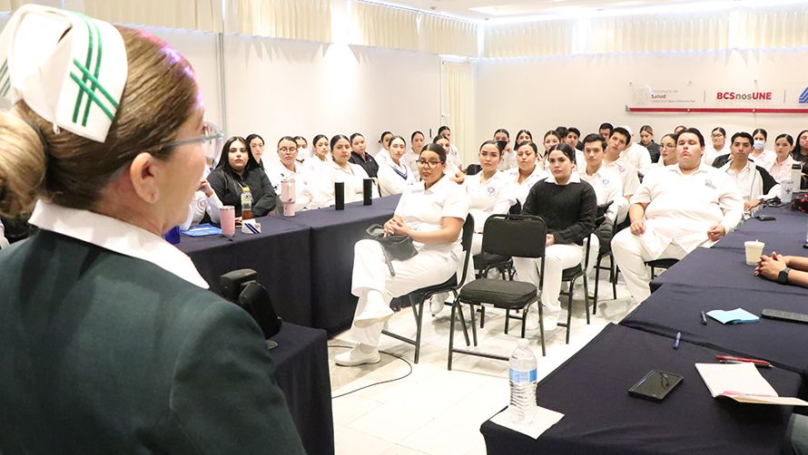 El curso de inducción refuerza valores como la empatía, el respeto y la responsabilidad social de jóvenes médicos, enfermeros y especialistas para atender comunidades vulnerables