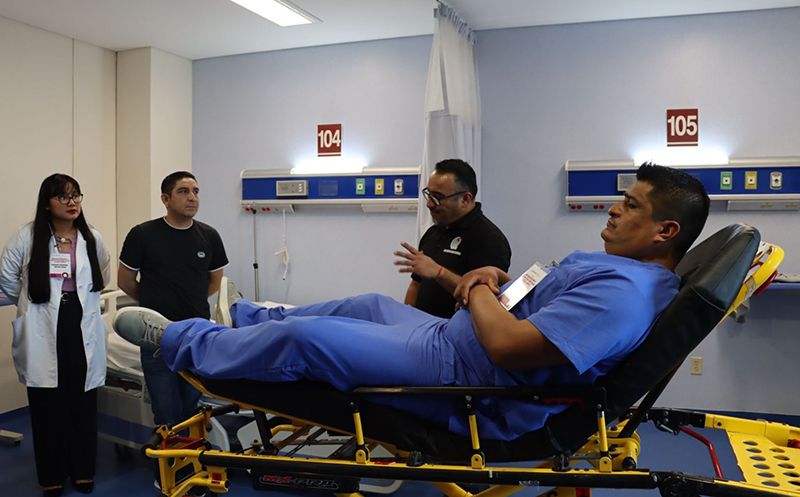 Participan camilleros de hospitales estatales en un curso orientado a fortalecer competencias y mejorar servicios.