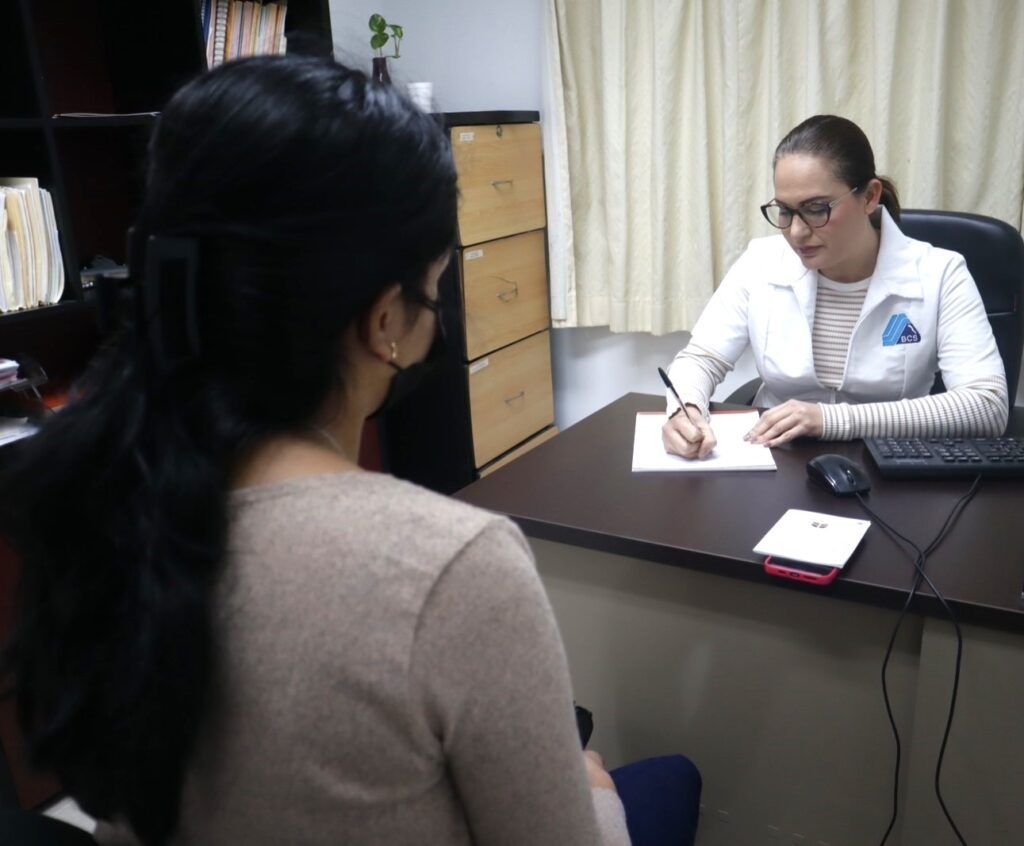 Expertos recomiendan socialización y hábitos positivos para afrontar desafíos emocionales y salud mental de la temporada.