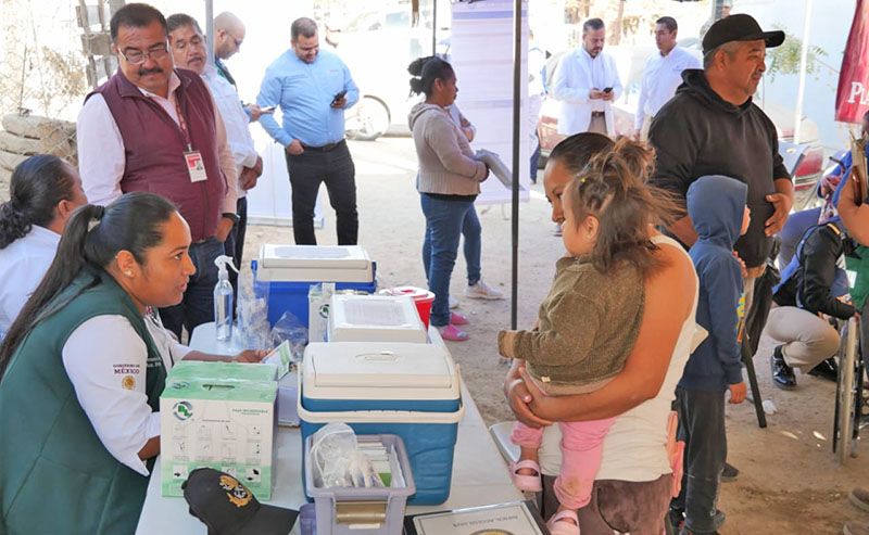 Servicios médicos, vacunación y prevención llegan a comunidades vulnerables como parte de la estrategia “Échale montón”.
