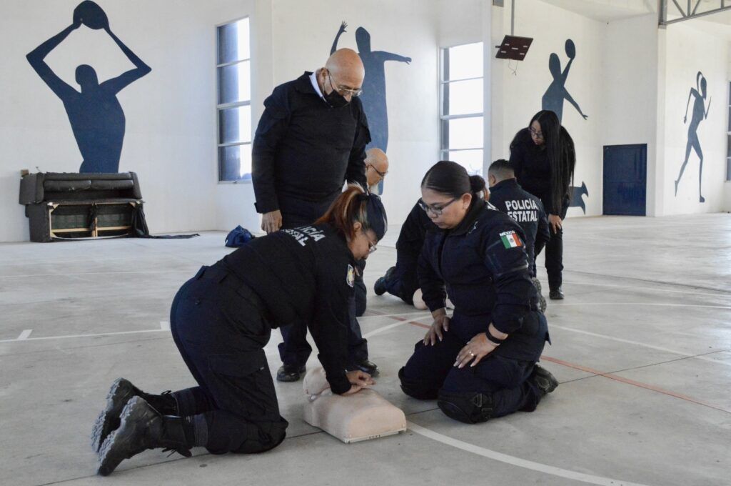 34 agentes participan en curso de primeros auxilios para responder eficientemente ante emergencias médicas.