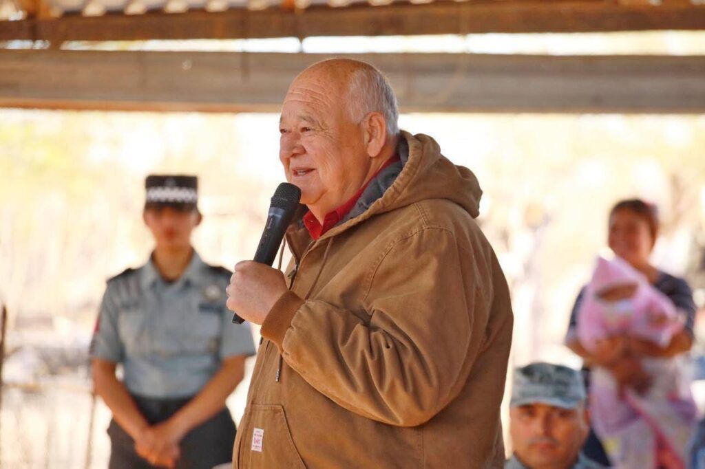 Víctor Castro Cosío reafirma su compromiso con las familias de Los Dolores con obras y apoyo social.