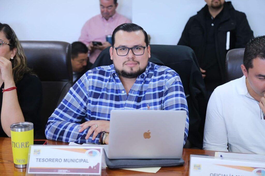 José Martín Talamantes Geraldo enfrenta cargos por simulación y un presunto desfalco de más de 14 millones de pesos.