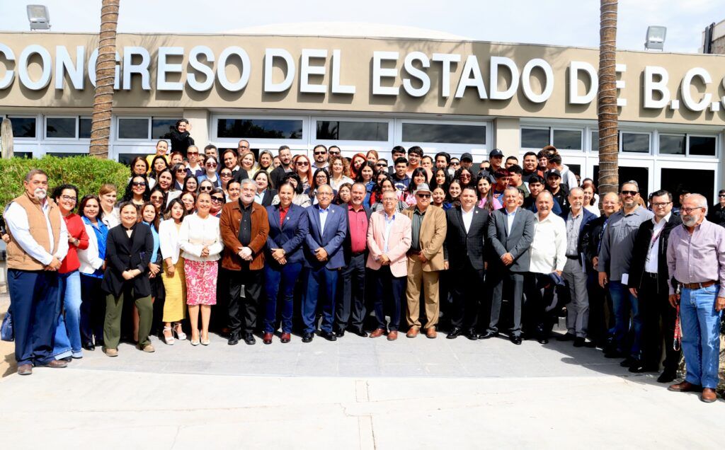 La iniciativa contempla declarar el 2026 como “Año del Cincuentenario de la UABCS” en documentos oficiales del estado.