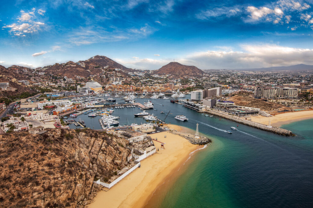 El Congreso revisa la iniciativa de convertir a Cabo San Lucas en el sexto municipio de Baja California Sur, pero la falta de apoyo real y los intereses ocultos marcan el debate.