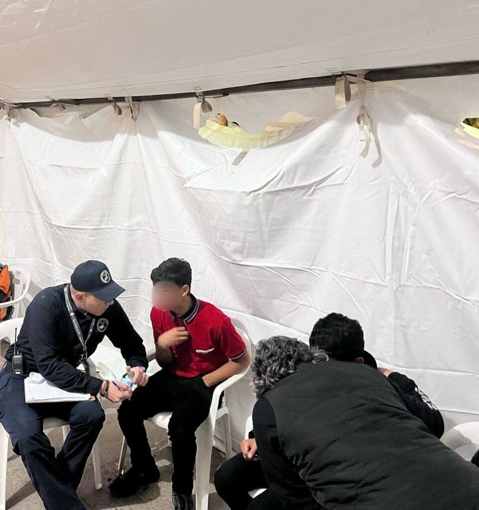 Módulos de atención y patrullajes estratégicos ayudaron a localizar a menores extraviados.