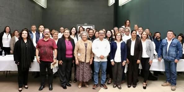 Coordinadores y docentes definen ruta de trabajo anual para mejorar la educación para adultos
