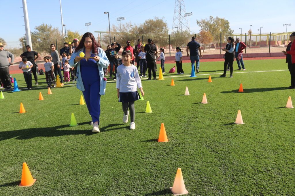 La jornada se realizó en la unidad deportiva El Piojillo, donde se destacó la importancia del ejercicio para la salud integral de niñas y niños.