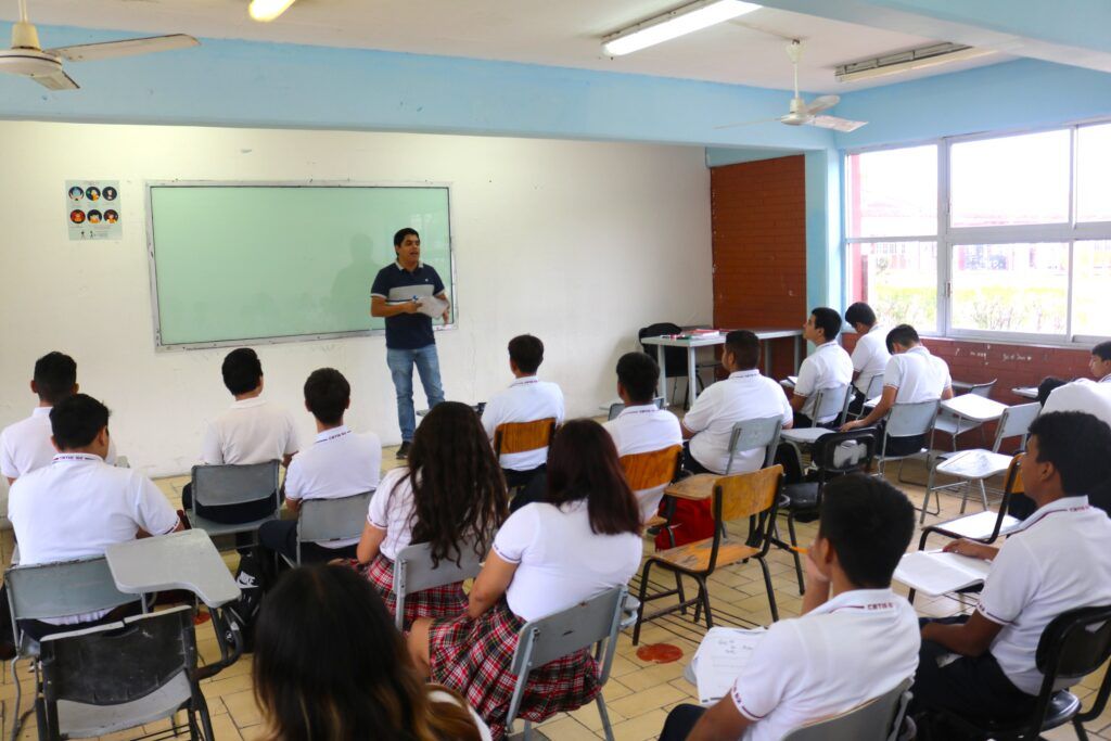 El nuevo modelo educativo busca fortalecer la formación integral de los estudiantes de bachillerato.