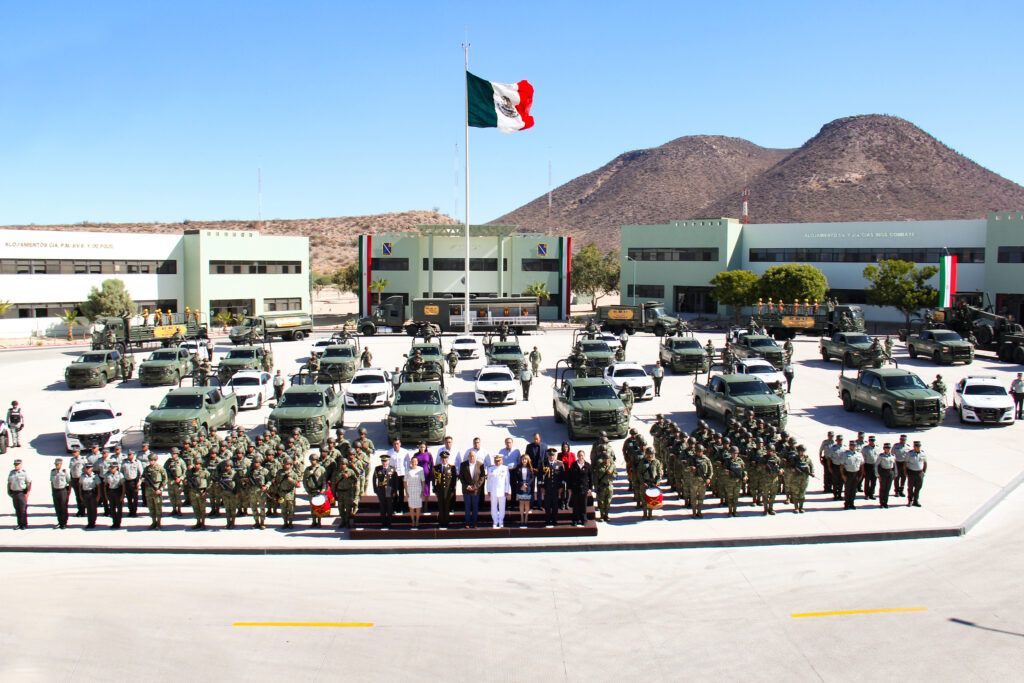 En el marco del Día del Ejército, se entregó nuevo parque vehicular para fortalecer la seguridad en la entidad.