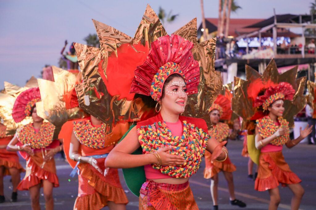 Los Ángeles Azules pusieron el ritmo a la noche con un concierto que reunió a más de 16 mil personas este domingo en el Carnaval La Paz 2025 “El Mundo Baila”