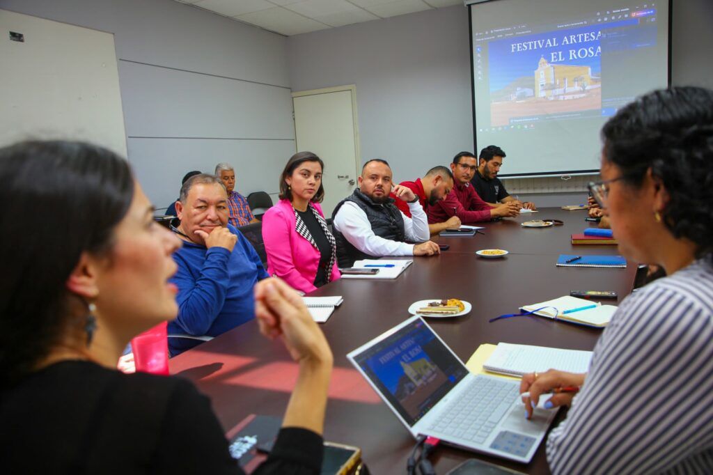 Autoridades municipales y comunidades trabajan en la creación de un evento para resaltar la cultura local.