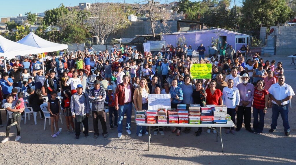 Además de la entrega de calzado y ropa, se anuncia la construcción de un nuevo Centro Impulso en la colonia.