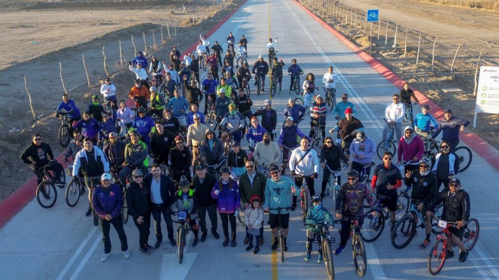 Con ciclovía y semáforo habilitado, la nueva avenida facilitará la movilidad en la zona y contará con apoyo vial.