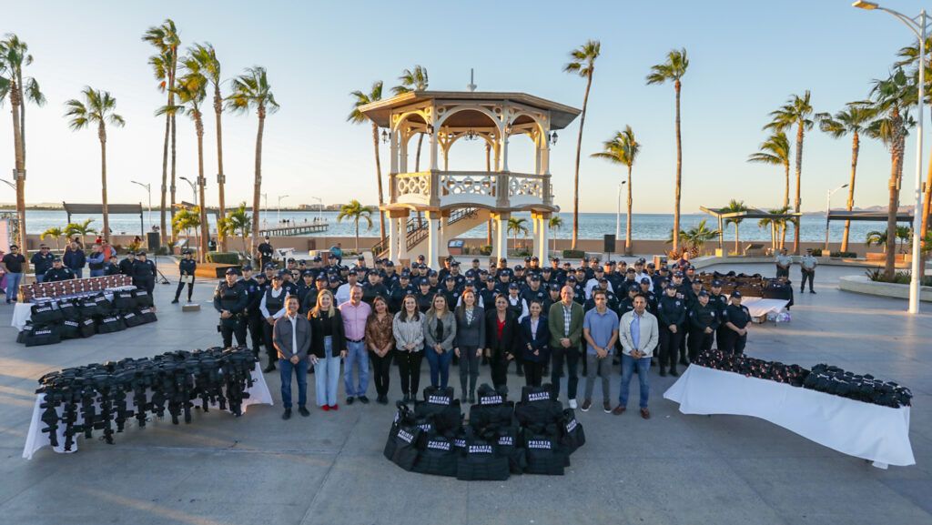 Con más de 8 millones de pesos destinados a tecnología y uniformes, autoridades destacan la importancia de una fuerza policial moderna y preparada.