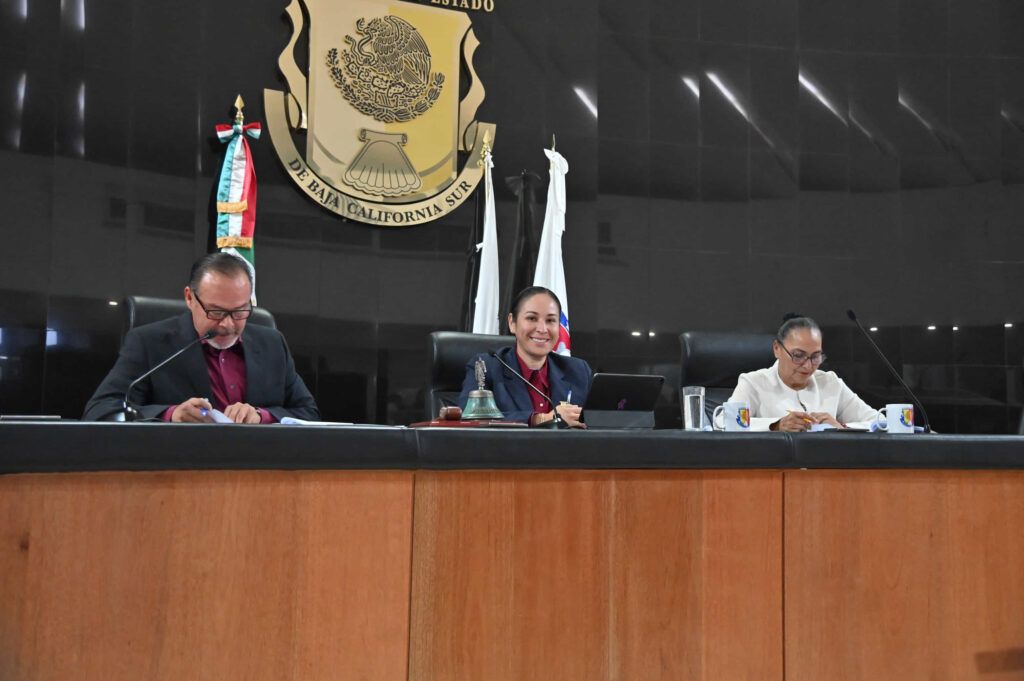 Congreso analiza propuesta ciudadana que propone examen psicológico obligatorio para parejas con el fin de reducir divorcios, violencia de género y feminicidios.