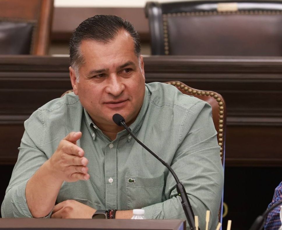 Con nuevas amistades políticas y un rol cada vez más visible, el Secretario General del Gobierno estatal parece tener un objetivo claro.