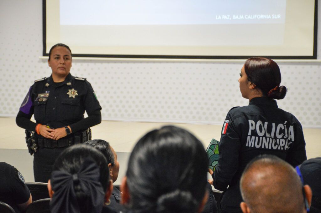 Capacitan a 60 elementos de policía municipal en protocolos de intervención con perspectiva de género