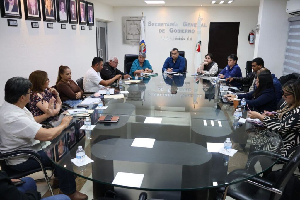 El secretario de Gobierno reafirma el compromiso de atender las demandas del personal docente y administrativo en un marco de respeto.