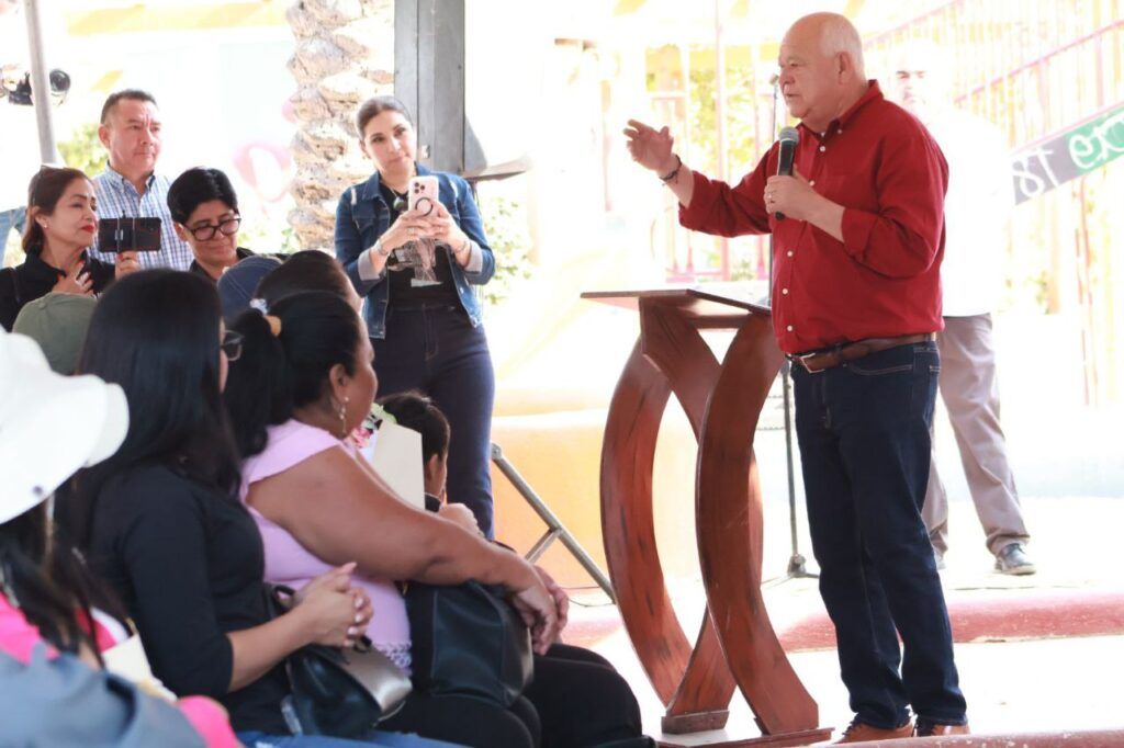 Más de 160 mil pesos destinados a impulsar emprendimientos de 11 mujeres jefas de familia.