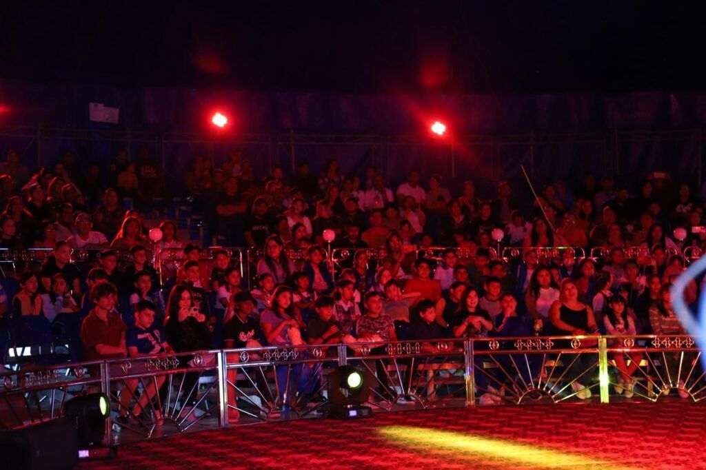 Con actos impresionantes y momentos de diversión, cientos de niños disfrutaron un día inolvidable en el Circo de Franccesco