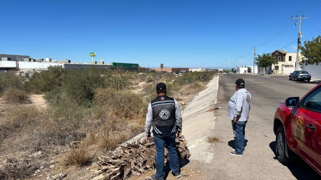 Con miras a la temporada de ciclones tropicales 2025, se priorizan labores de limpieza y desazolve en los cauces y áreas de riesgo, destacó Protección Civil municipal