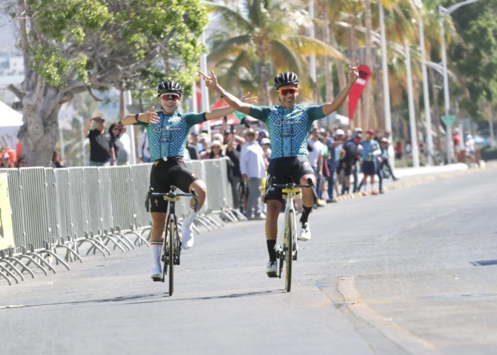 Alejandro Madueño y Leonardo León hacen el 1-2 en la ruta larga de 125 km en L´Etape La Paz by Tour de France, que reunió a más de 1,200 ciclistas en un recorrido inolvidable.