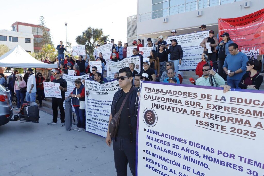 La base magisterial de La Paz rechaza la reforma del ISSSTE que afecta sus derechos laborales, particularmente las condiciones de jubilación y pensiones.