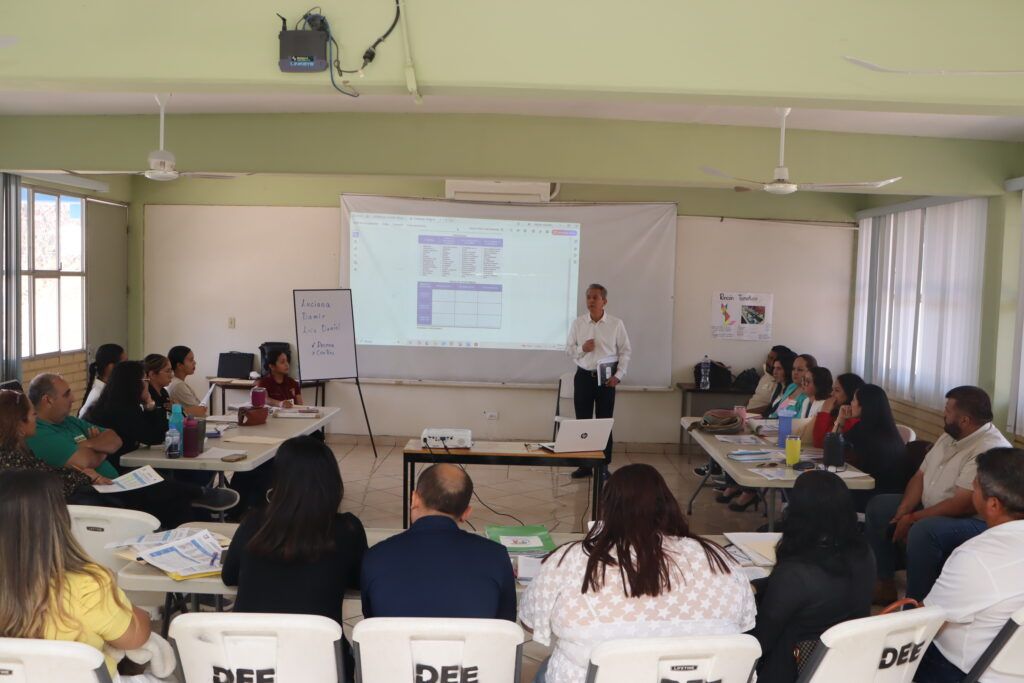 Alrededor de 30 maestras y maestros de USAER refuerzan estrategias para una educación más inclusiva en zonas de La Paz.