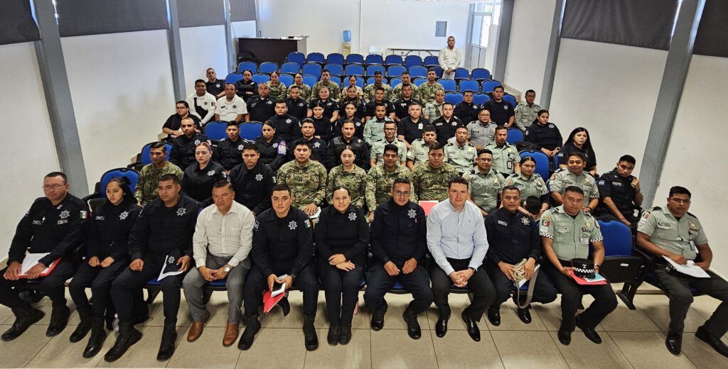 Personal de seguridad de los tres órdenes de gobierno participó en la capacitación para fortalecer la seguridad.