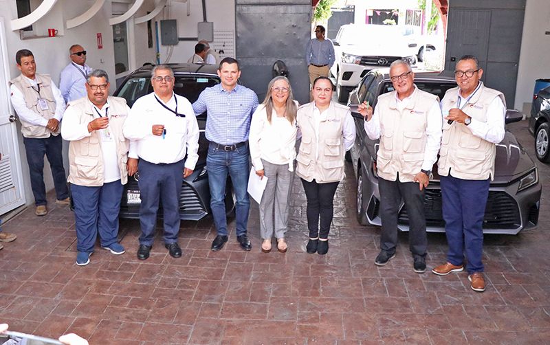Con una inversión de más de 1.5 millones de pesos en vehículos, se fortalece la operatividad para proteger la salud pública.