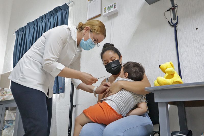 Menores de uno, año y medio y seis años son prioritarios; aunque la cobertura estatal contra el sarampión ha aumentado, aún hay 20% sin protección.