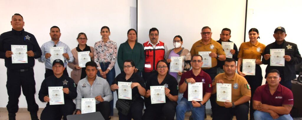 El curso incluyó técnicas de atención de emergencia, soporte vital básico y control de incendios.